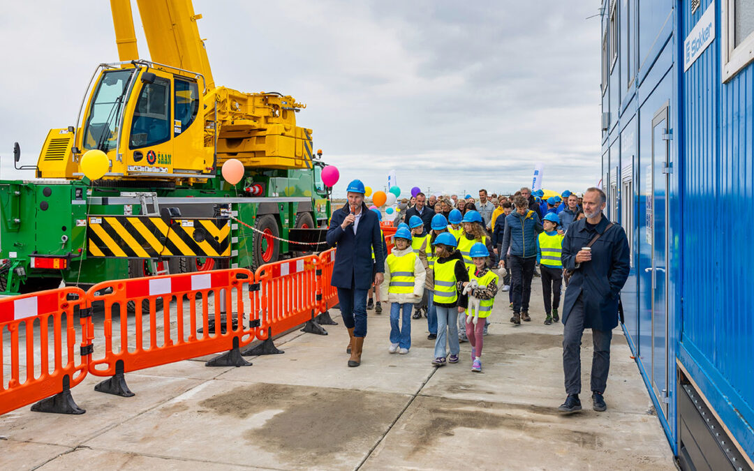 Feestelijke start bouw Poseidon Strand op Strandeiland (video)